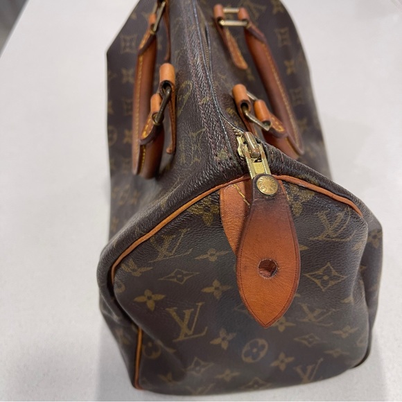 Louis Vuitton Speedy 30 Bag - Picture 6 of 17